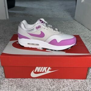 Nike Air Max in White and Purple
